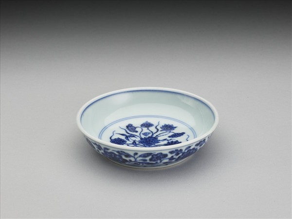 青花花卉紋盤