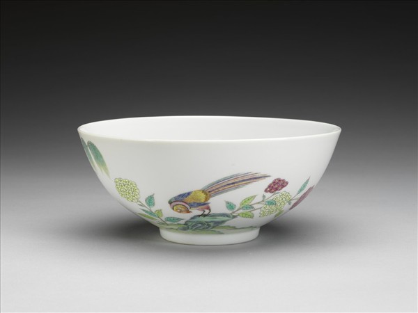 粉彩花鳥紋碗