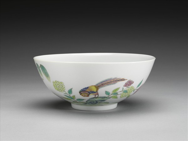 粉彩花鳥紋碗