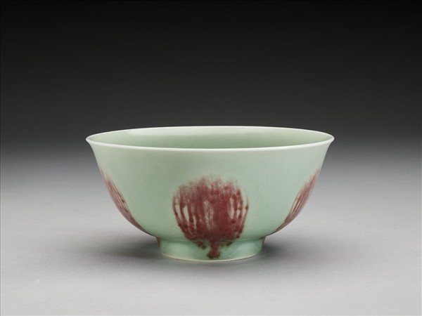 冬青釉紅彩團鳳紋碗