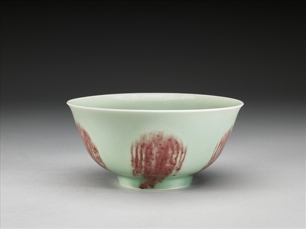 冬青釉紅彩團鳳紋碗