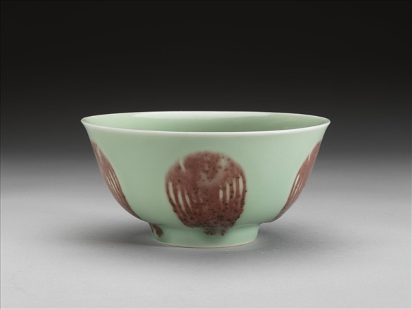 冬青釉紅彩團鳳紋碗