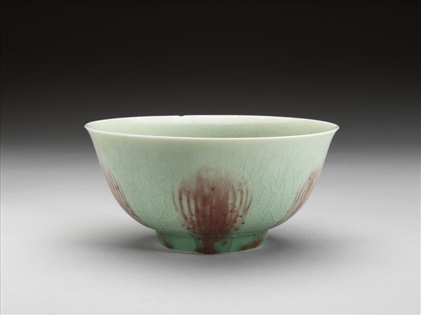 冬青釉紅彩團鳳紋碗