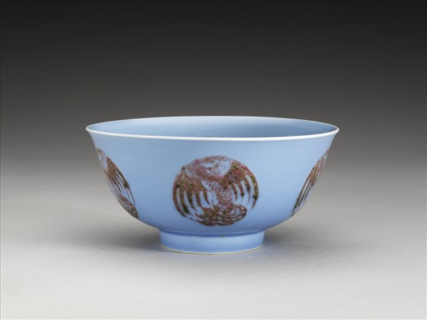 冬青釉裡紅團鳳紋碗