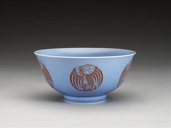 冬青釉裡紅團鳳紋碗