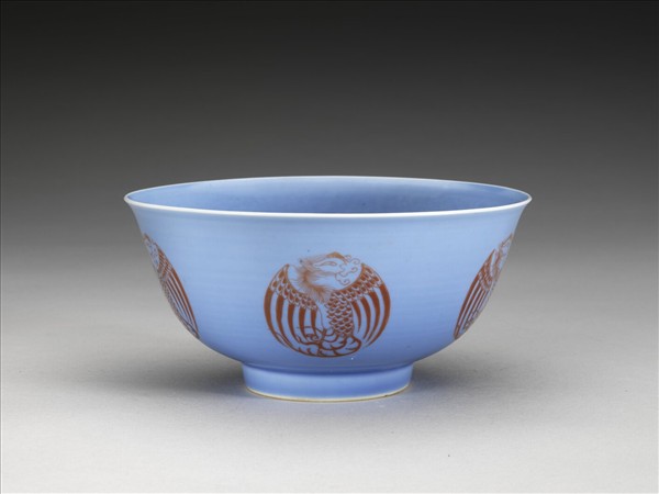 冬青釉裡紅團鳳紋碗