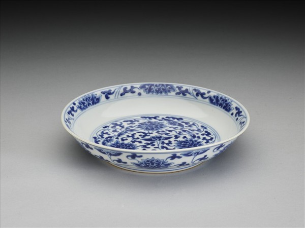 青花番蓮紋盤