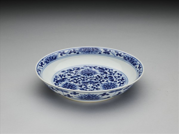 青花番蓮紋盤
