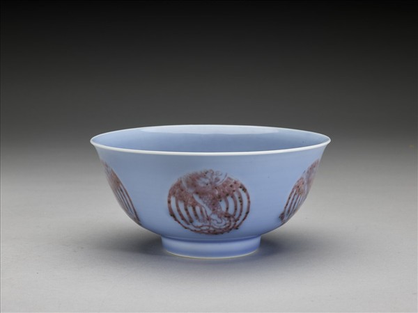 冬青釉裡紅團鳳紋碗