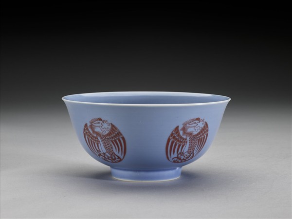 冬青釉裡紅團鳳紋碗