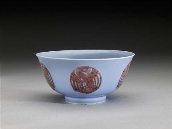 冬青釉裡紅團鳳紋碗