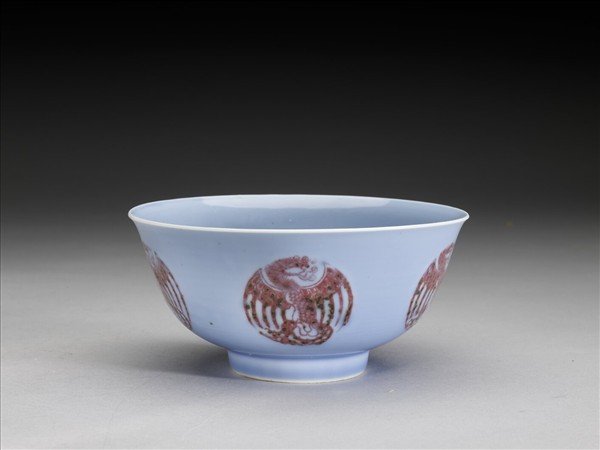 冬青釉裡紅團鳳紋碗