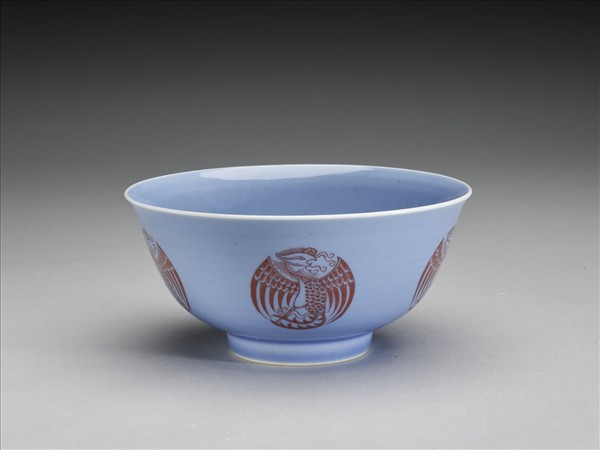 冬青釉裡紅團鳳紋碗