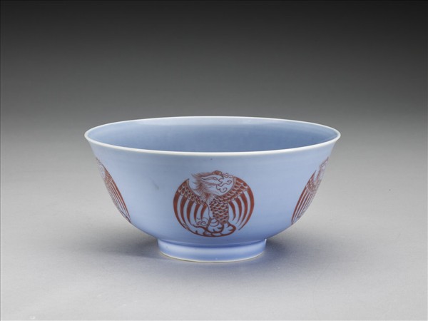 冬青釉裡紅團鳳紋碗
