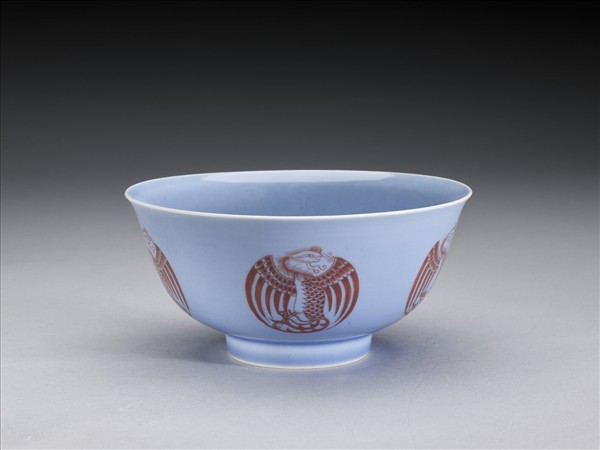 冬青釉裡紅團鳳紋碗
