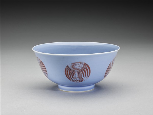 冬青釉裡紅團鳳紋碗