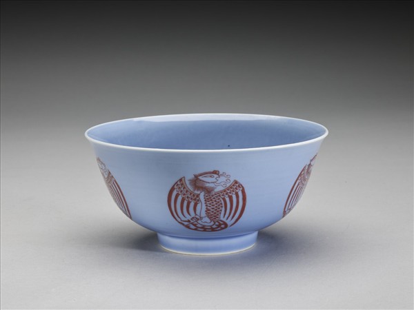 冬青釉裡紅團鳳紋碗