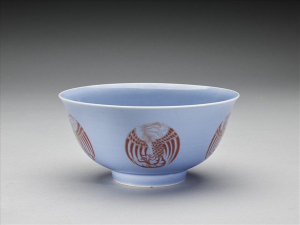 冬青釉裡紅團鳳紋碗