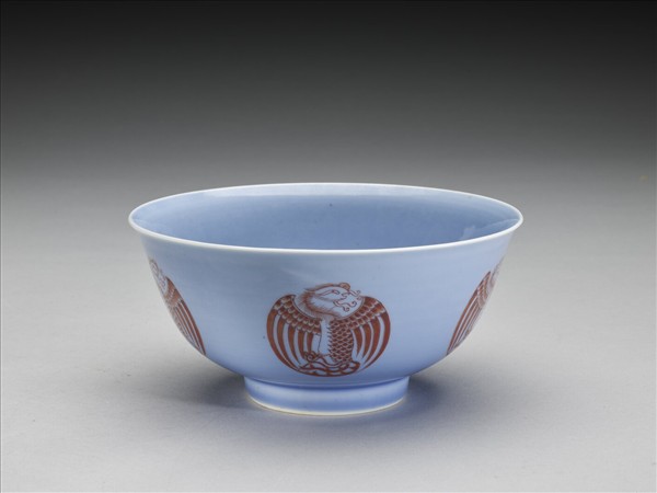 冬青釉裡紅團鳳紋碗