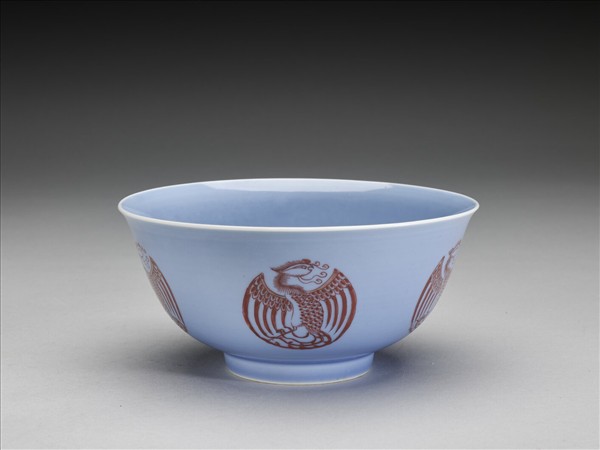 冬青釉裡紅團鳳紋碗