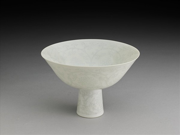 白瓷暗花高足碗