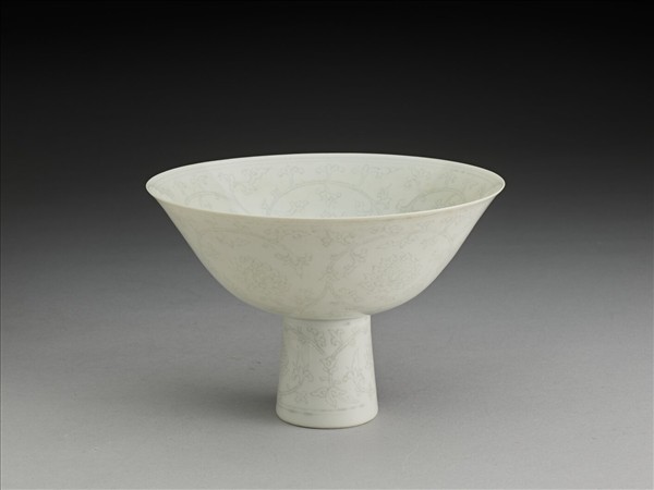 白瓷暗花高足碗