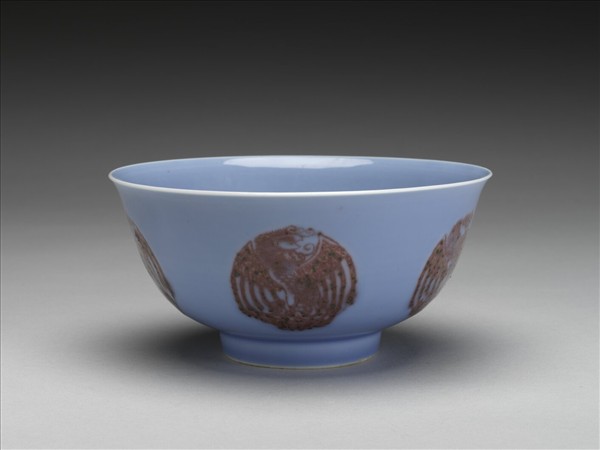 冬青釉裡紅團鳳紋碗