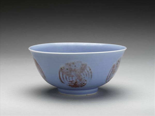 冬青釉裡紅團鳳紋碗