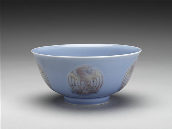 冬青釉裡紅團鳳紋碗