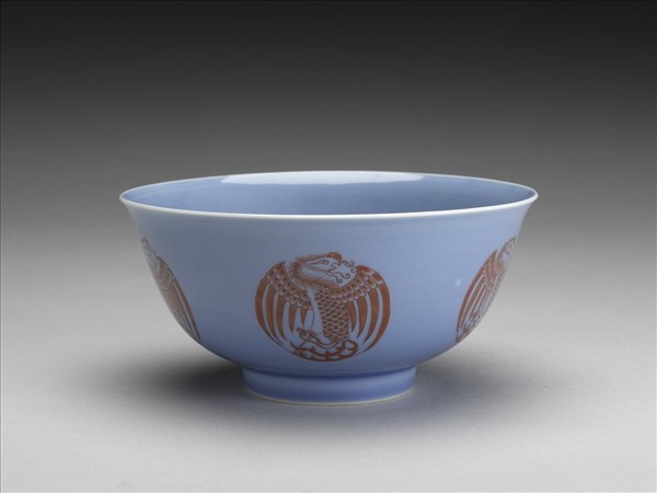 冬青釉裡紅團鳳紋碗