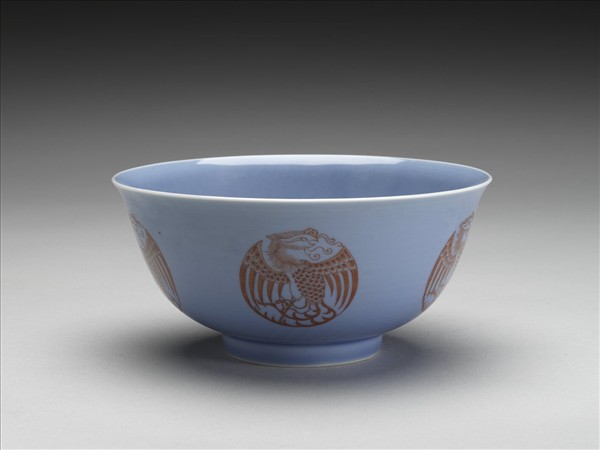 冬青釉裡紅團鳳紋碗