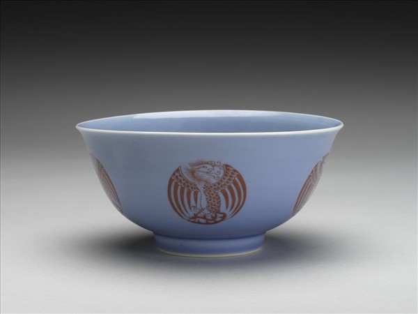 冬青釉裡紅團鳳紋碗