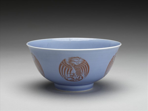 冬青釉裡紅團鳳紋碗