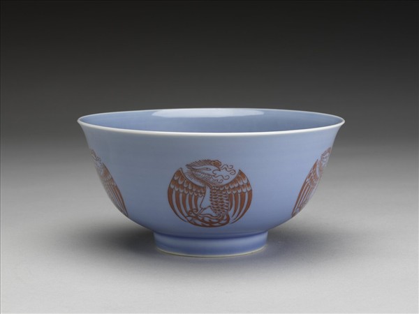 冬青釉裡紅團鳳紋碗