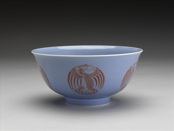 冬青釉裡紅團鳳紋碗