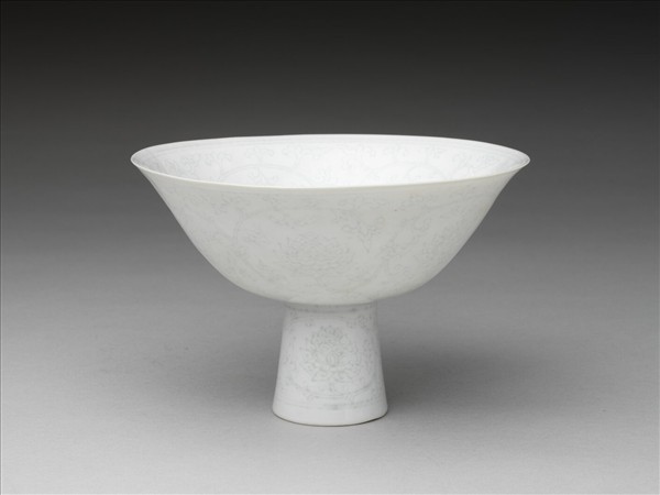 白瓷暗花高足碗