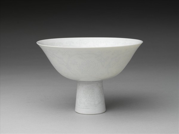 白瓷暗花高足碗