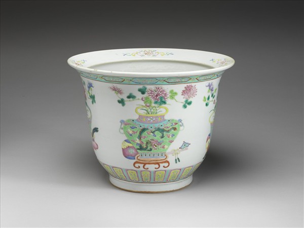粉彩博古圖花盆