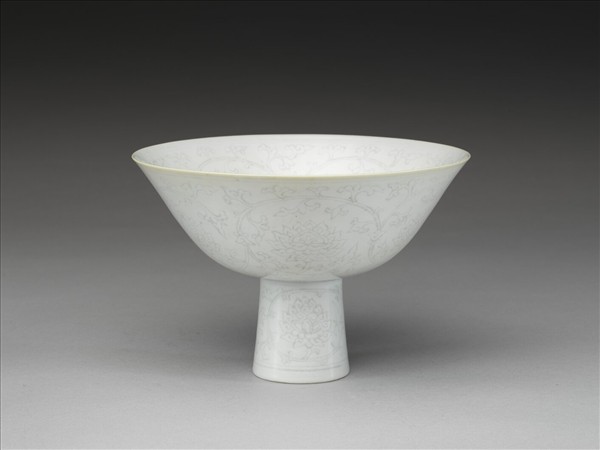 白瓷暗花高足碗