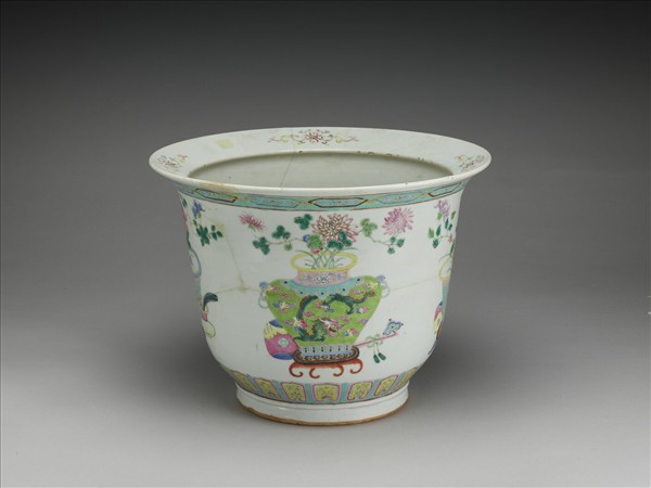 粉彩博古圖花盆