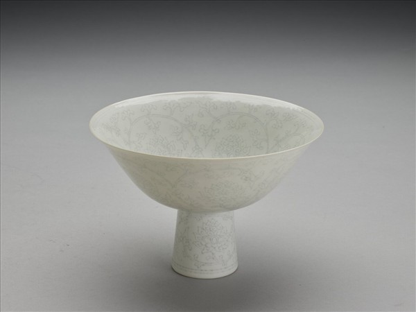 白瓷暗花高足碗