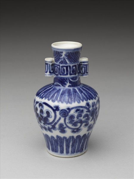 青花花卉紋貫耳瓶