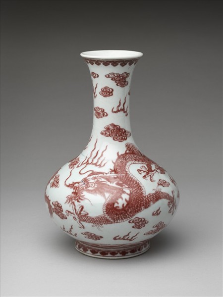 釉裡紅雲龍紋瓶