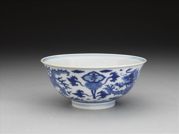 青花福壽龍紋碗