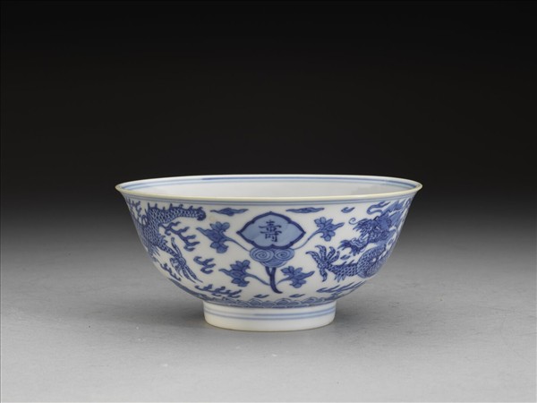 青花福壽龍紋碗