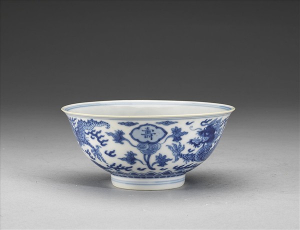 青花福壽龍紋碗