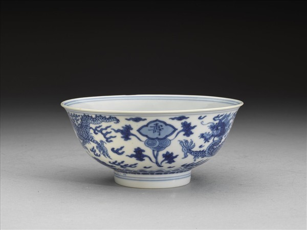 青花福壽龍紋碗