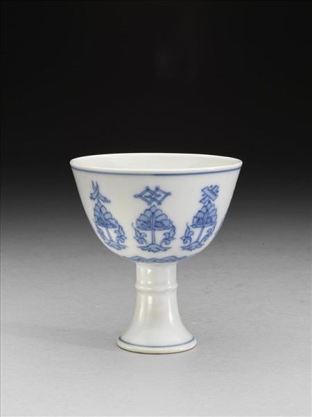 青花八寶番蓮紋高足杯