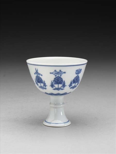 青花八寶番蓮紋高足杯