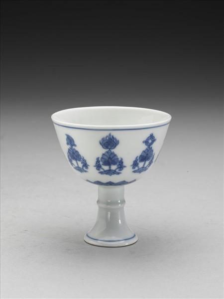 青花八寶番蓮紋高足杯